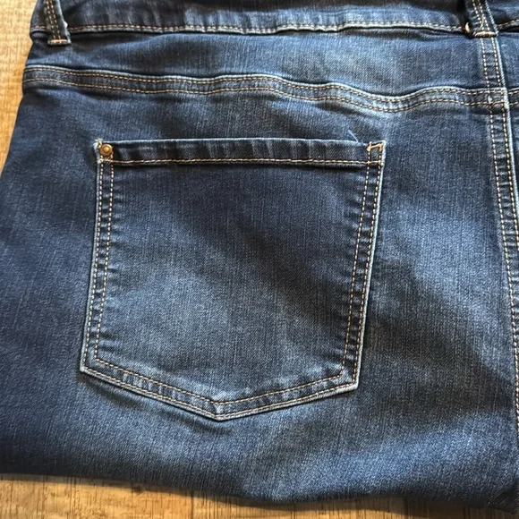 MAURICES jeans-size 24W - Picture 3 of 10